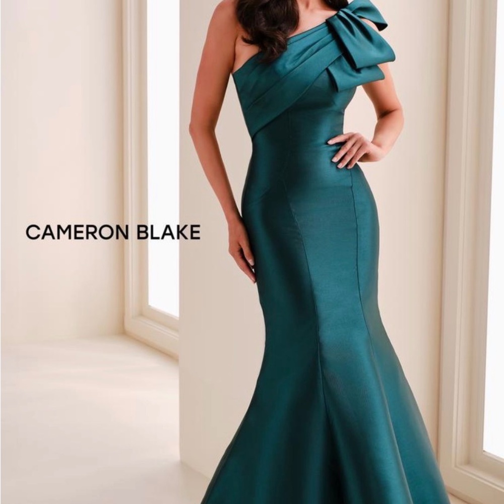 Emerald One-Shoulder Bow Detail Mermaid Dress